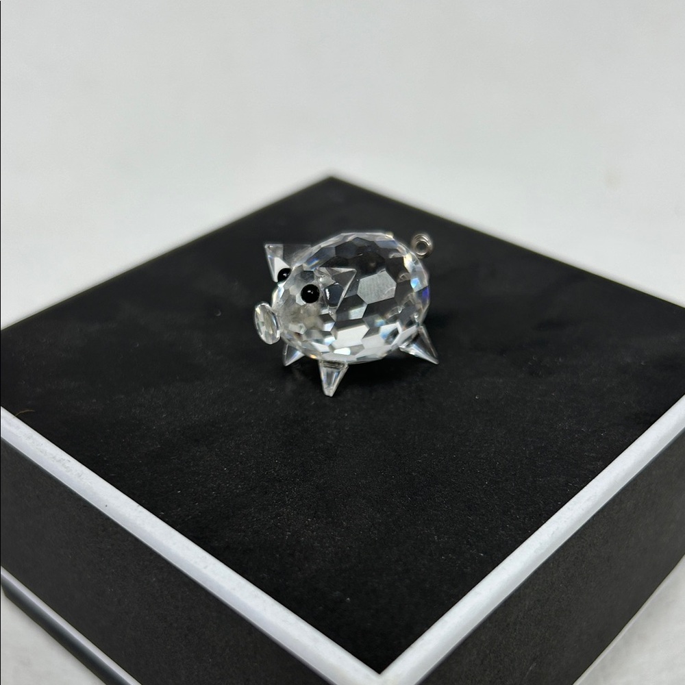 Vintage 1 1/4”  SWAROVSKI “Mini Pig”  crystal figurine with curly tail
